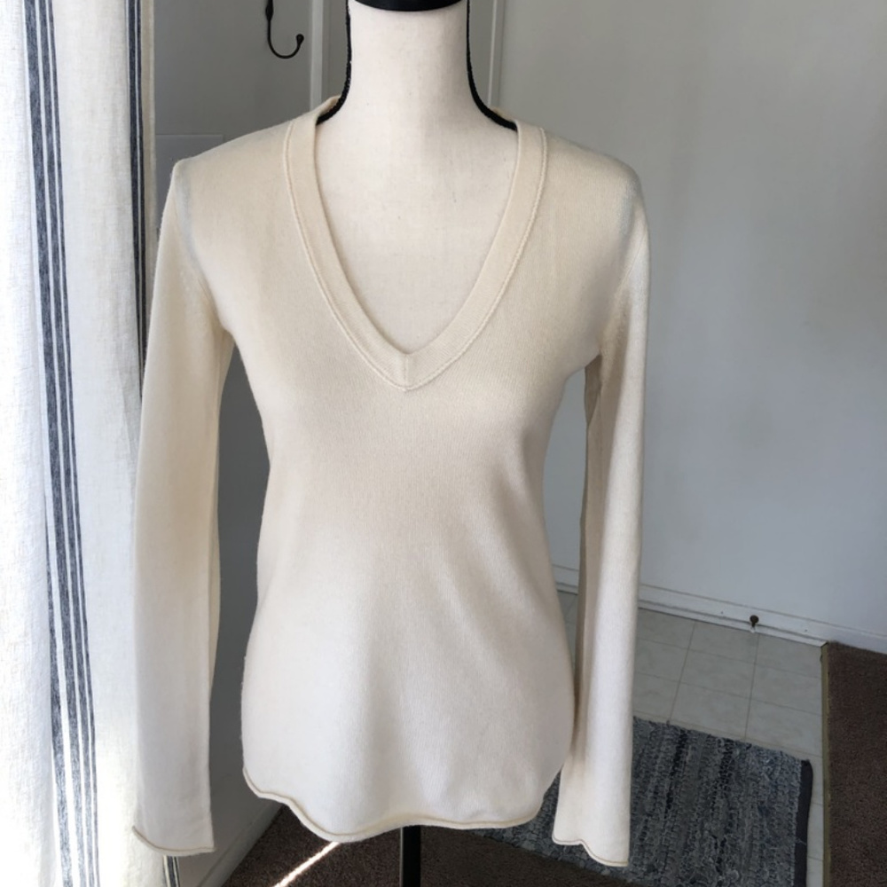 Cashmere V-neck sweater